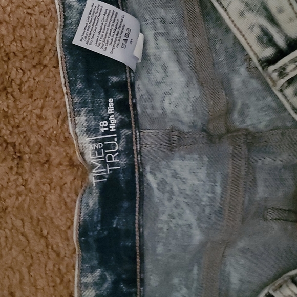 High Rise Jean Shorts Size 18 *READ DESCRIPTION* - Picture 2 of 4